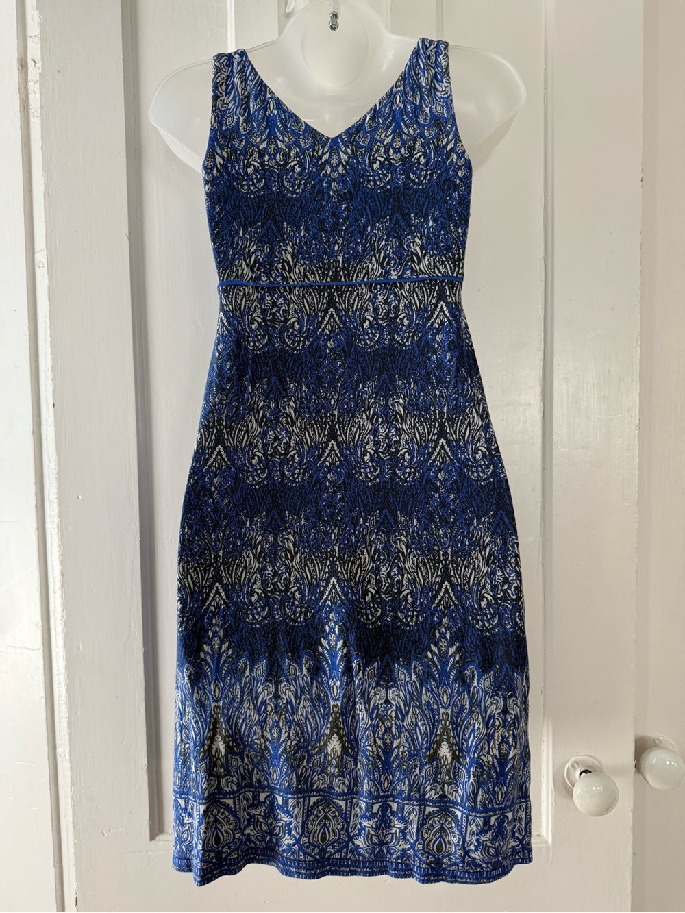 Athleta Blue Patterned V-Neck Sleeveless Dress